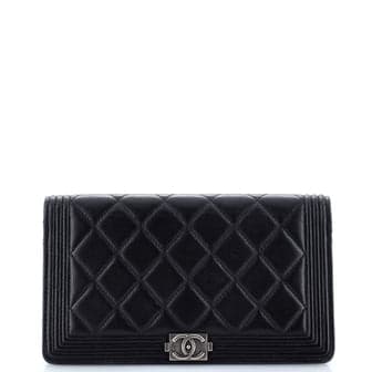 chanel boy wallet on chain shoulder